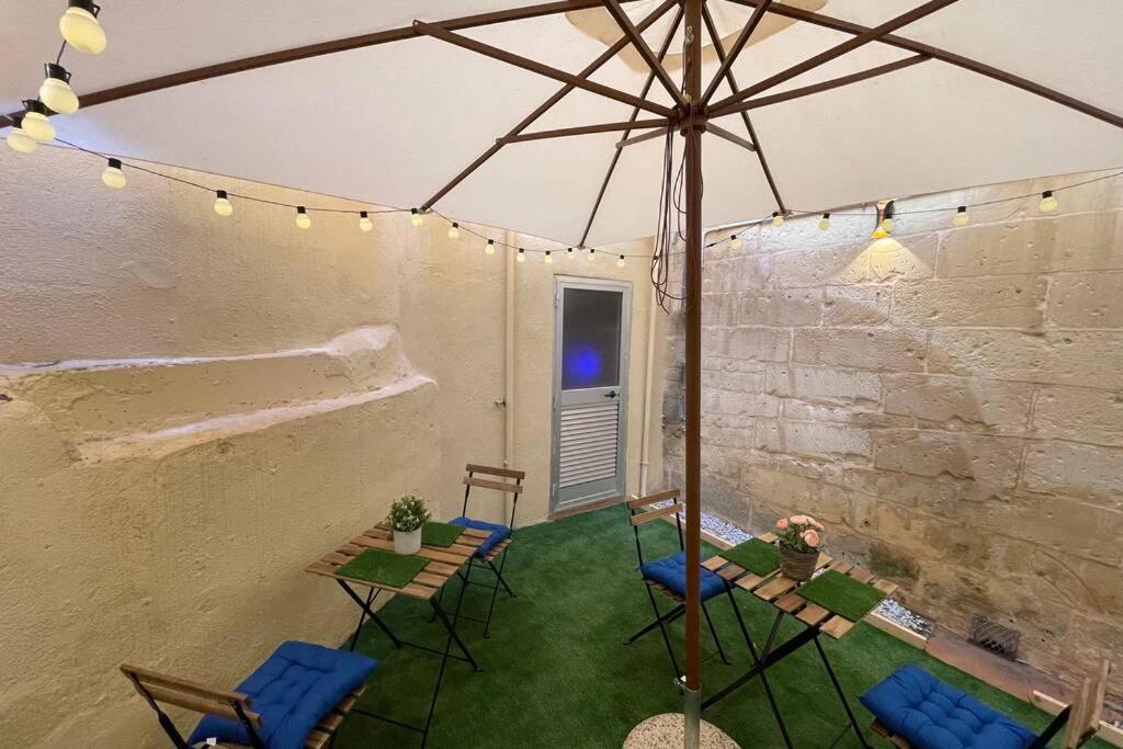 2 Bed Apt In Heart Of St Julians - 5Min From Seafront San Ġiljan Buitenkant foto