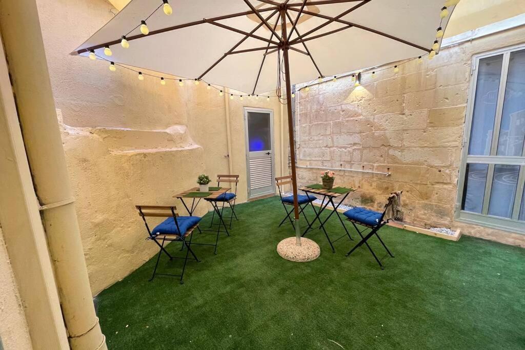 2 Bed Apt In Heart Of St Julians - 5Min From Seafront San Ġiljan Buitenkant foto